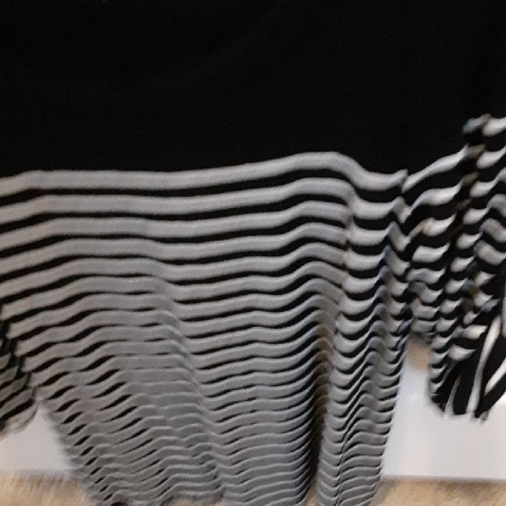 Cable And Guage Black and White Striped Women's Top - Picture 4 of 6